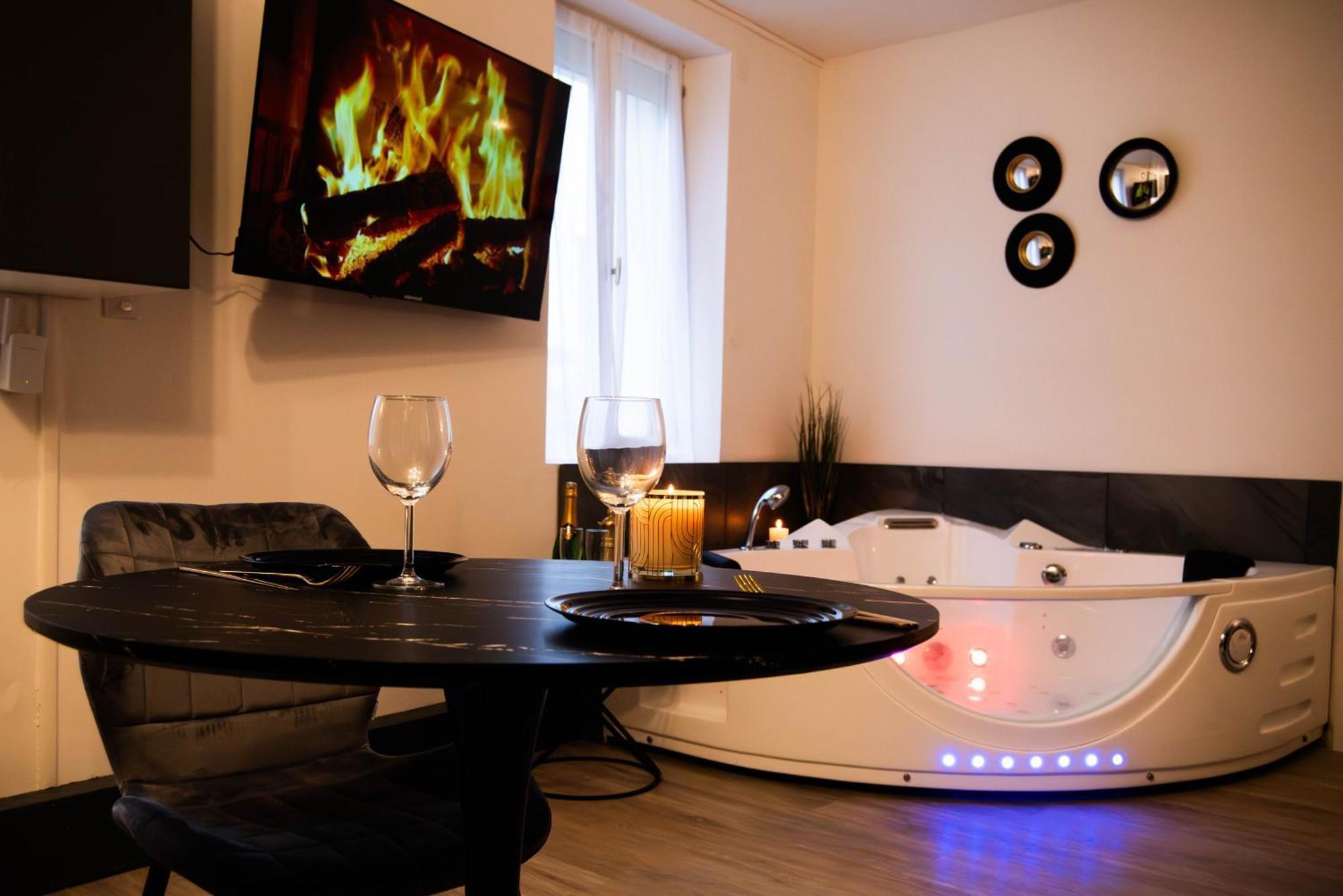 Suite Romantique Jacuzzi Μουλέν Εξωτερικό φωτογραφία