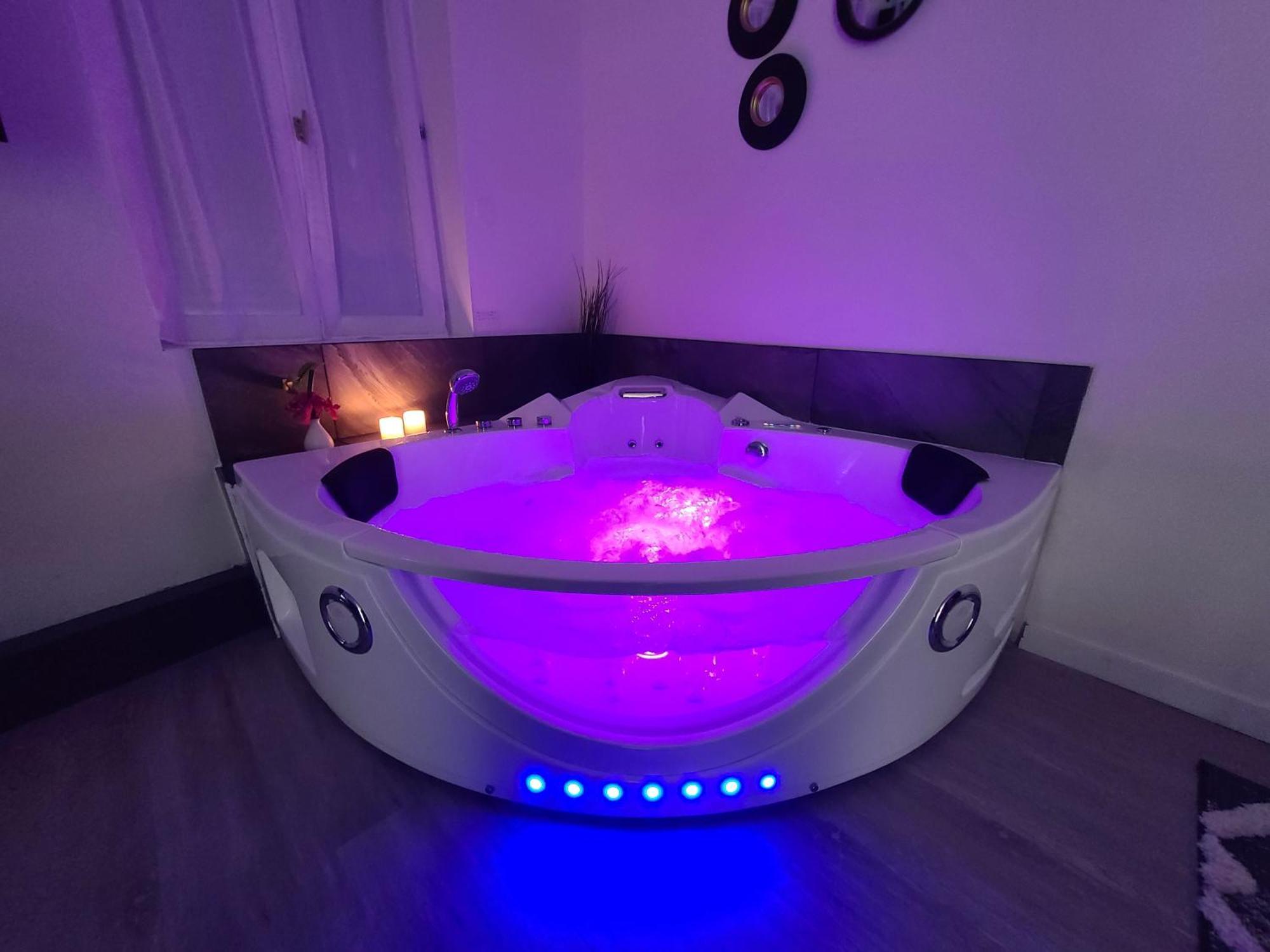 Suite Romantique Jacuzzi Μουλέν Εξωτερικό φωτογραφία